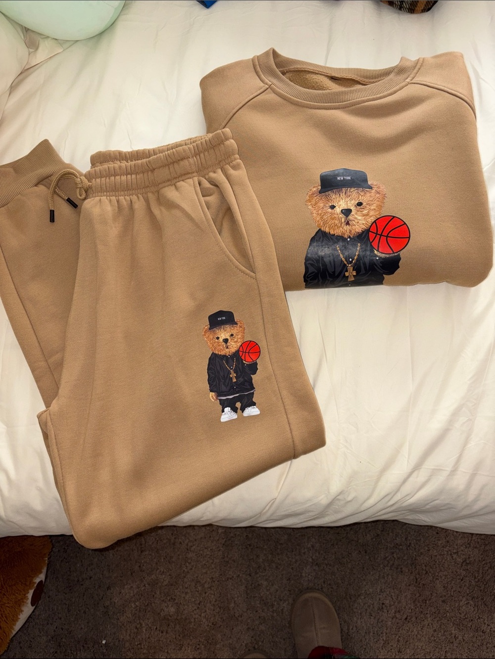Amazon Men’s Tan Teddy Basketball Sweatshirt & Sweatpants Set